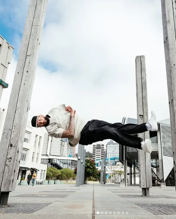 Air freeze framed by wooden pillars