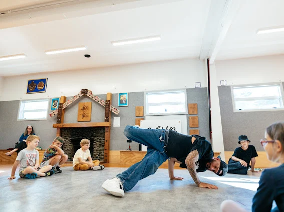 Freeze in the middle of the beginners circle
